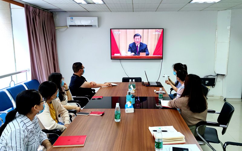 青年团员收看大会（1）