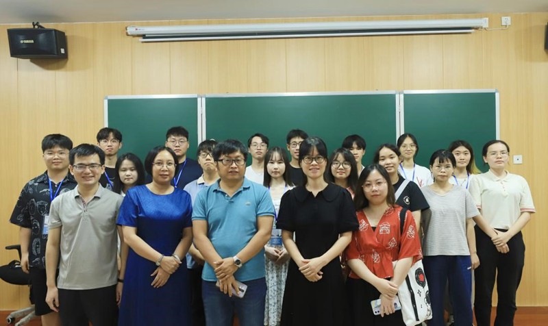 第八届广西网络文学大赛广西民族大学改稿交流会现场
